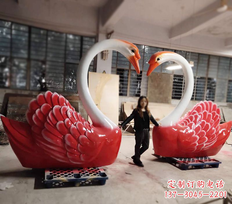 福州玻璃钢爱心天鹅门商场婚礼美陈景观摆件