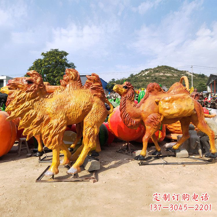 福州玻璃钢彩绘仿真骆驼雕塑