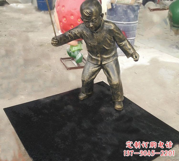 福州玻璃钢仿铜打陀螺的儿童雕塑