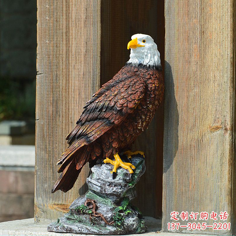 福州玻璃钢老鹰雕塑——传递自然之美