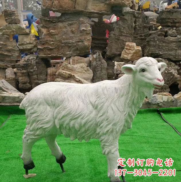 福州玻璃钢仿真绵羊动物雕塑