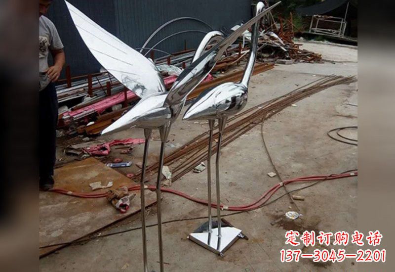 福州不锈钢仙鹤雕塑象征着美丽与和谐