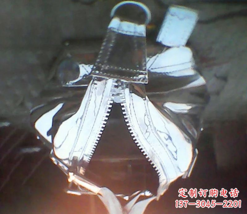 福州精美不锈钢手提包雕塑