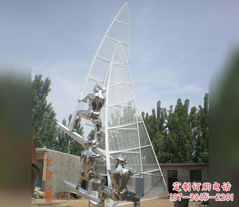 福州不锈钢帆船给公园带来美丽的景致