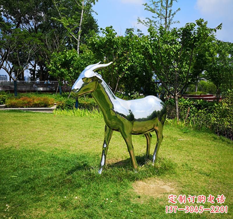 福州不锈钢公园动物镜面羊雕塑