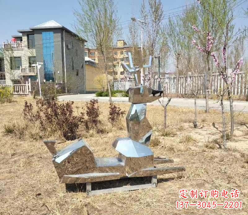福州不锈钢公园小鹿雕塑给公园带来温馨气息