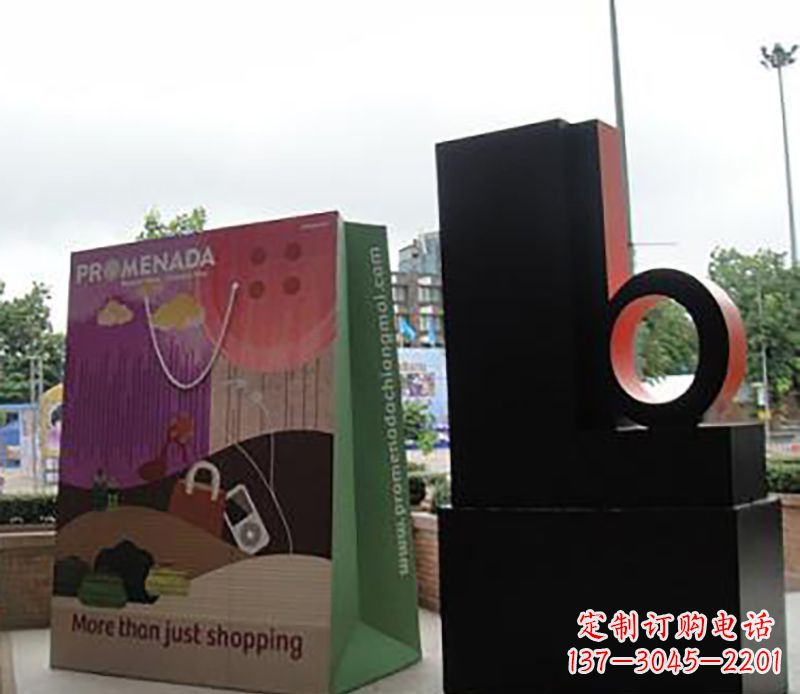 福州不锈钢购物袋雕塑为公园带来现代风格