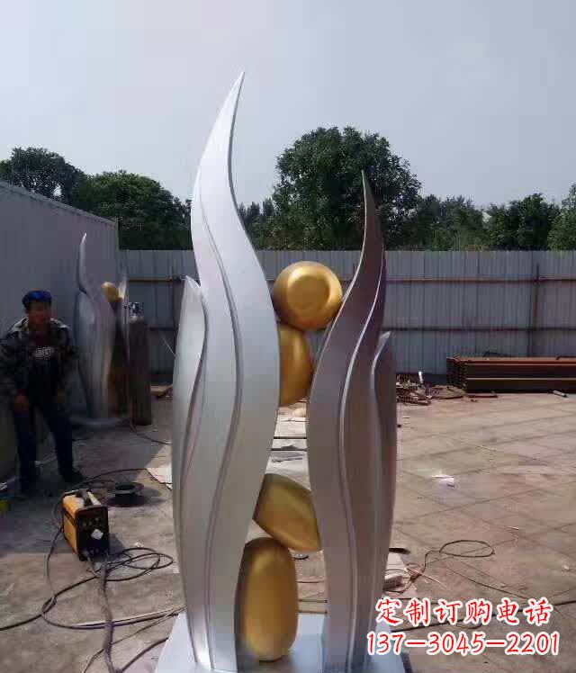 福州不锈钢广场翅膀雕塑象征着自由之翼