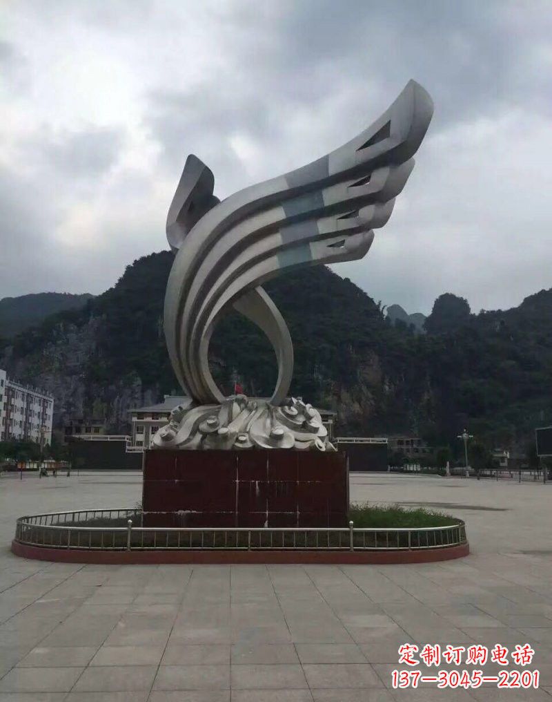 福州翅膀雕塑——环绕不锈钢广场的精美艺术品