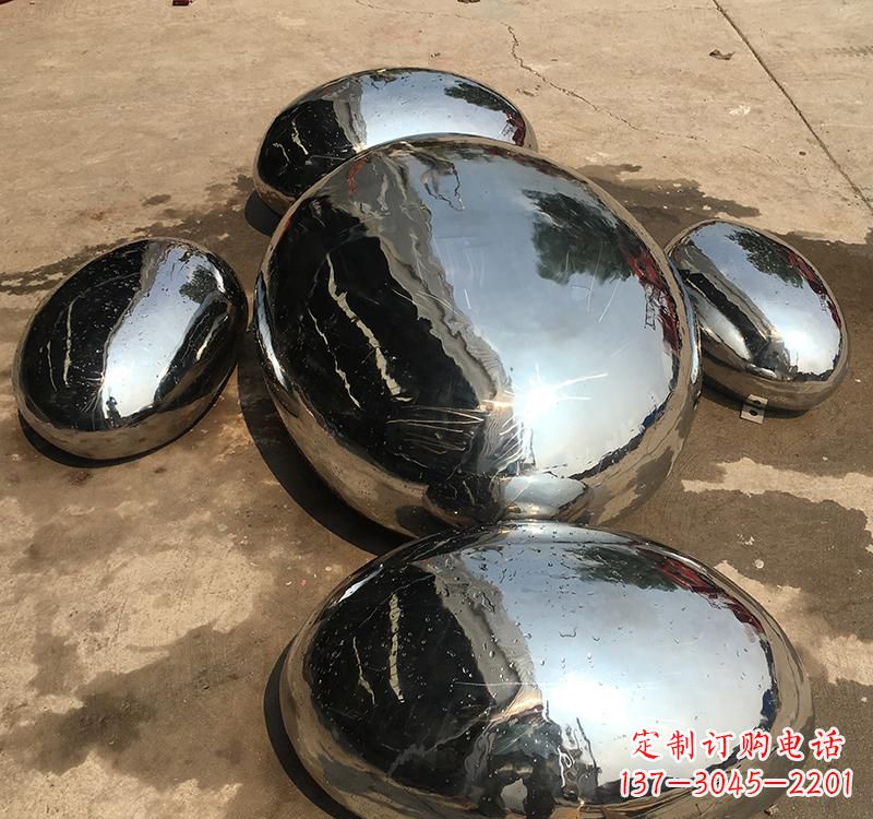 福州不锈钢水滴雕塑精致而又充满力量