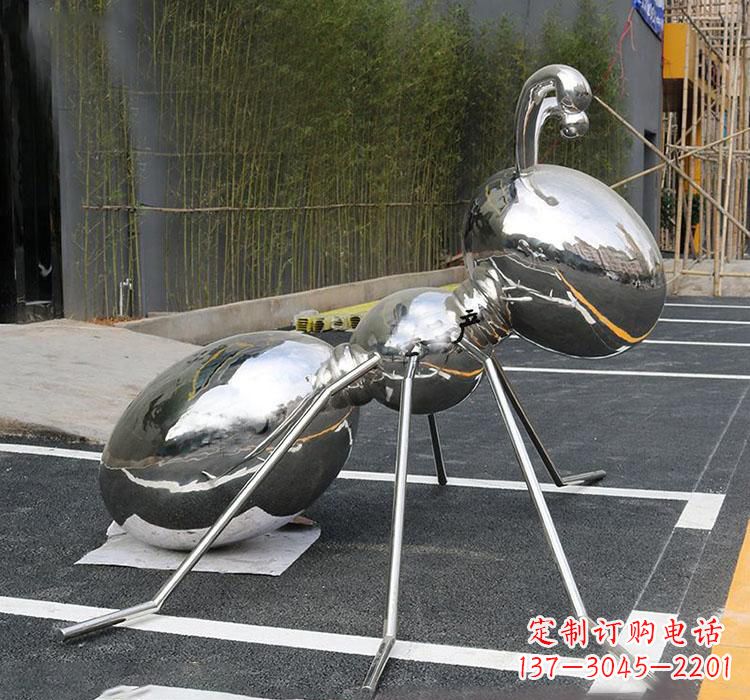 福州不锈钢蚂蚁雕塑——象征力量与智慧