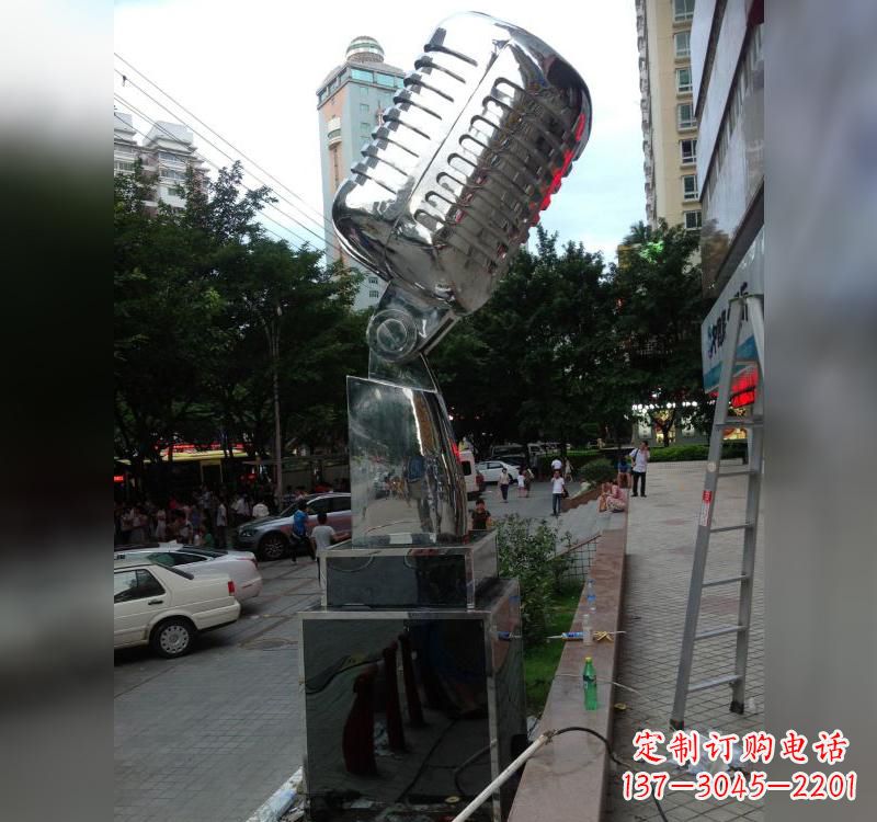 福州不锈钢话筒雕塑高贵而又精致