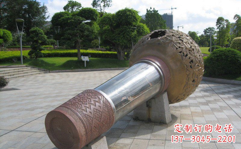 福州“铸就记忆的不锈钢话筒雕塑”