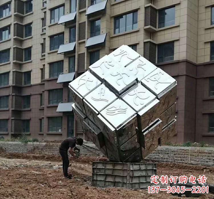 福州不锈钢景观魔方雕塑——现代科技的精妙结合