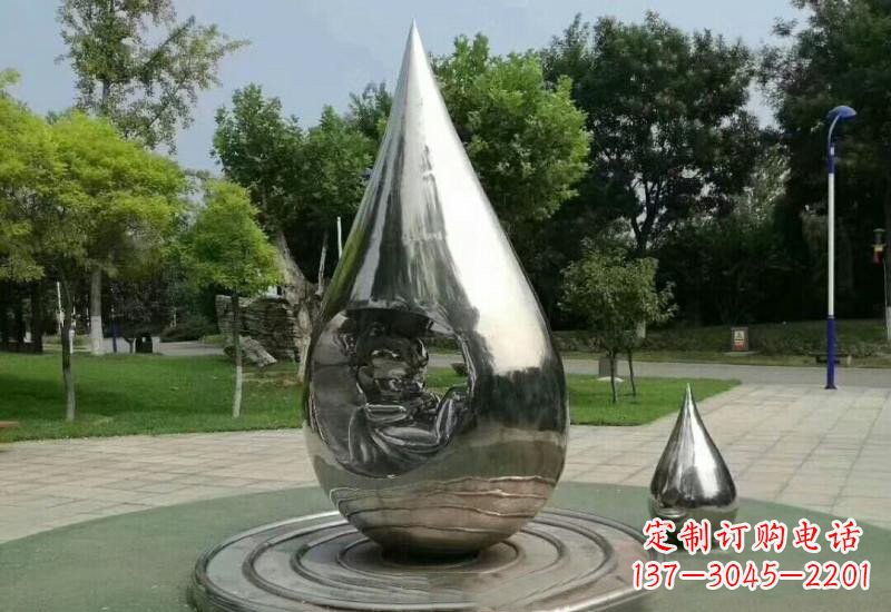 福州不锈钢镜面水滴雕塑——点亮公园美景