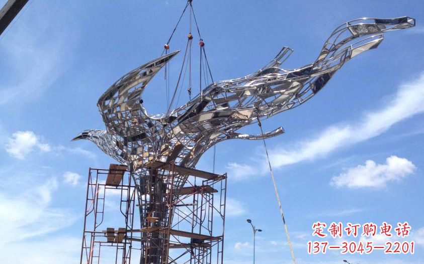福州不锈钢镂空鸽子雕塑美丽的象征