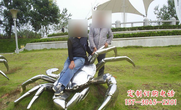 福州不锈钢螃蟹雕塑艺术美化公园环境