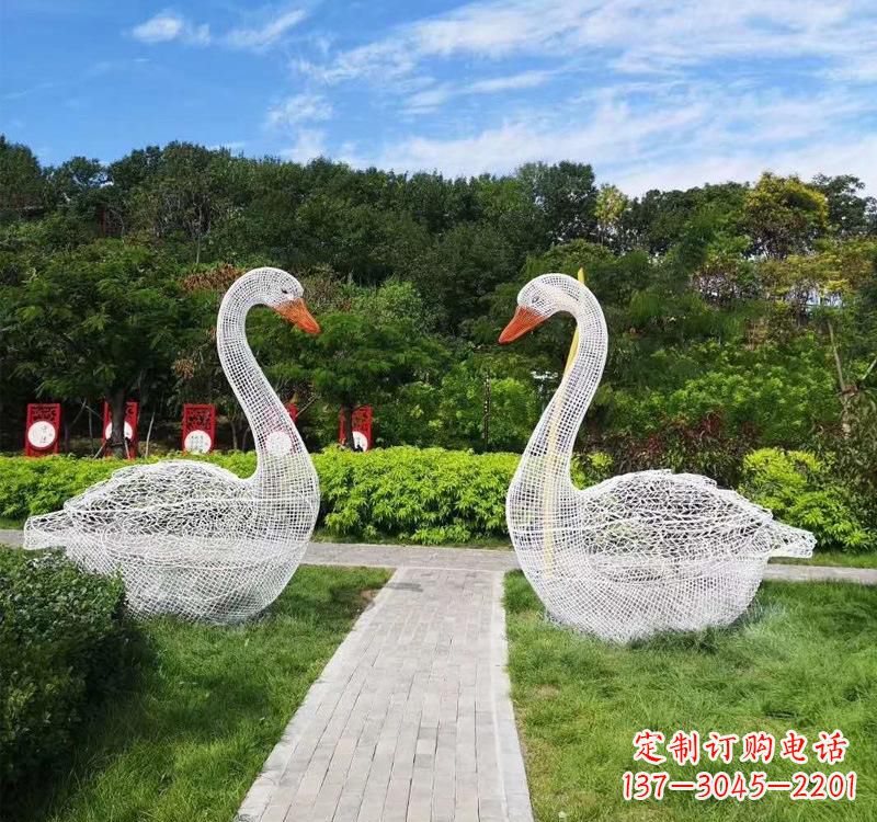 福州不锈钢天鹅雕塑——象征着爱与和平