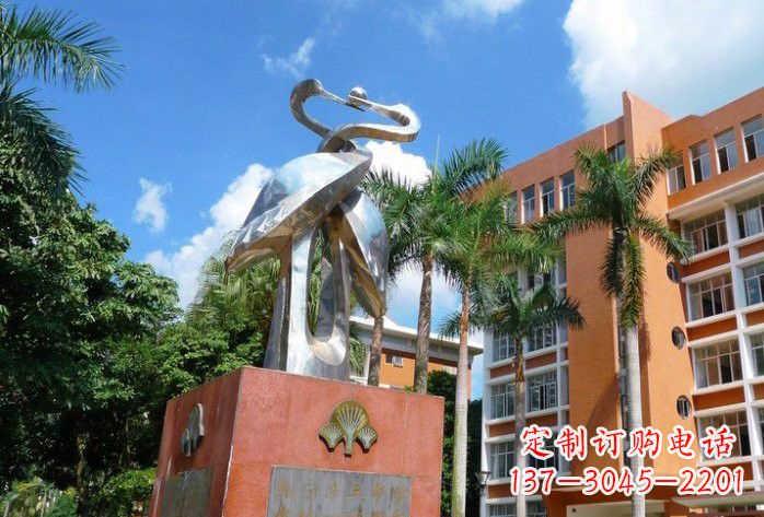 福州不锈钢仙鹤雕塑美丽而神秘
