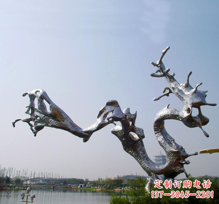 福州不锈钢水滴雕塑体现自然之美