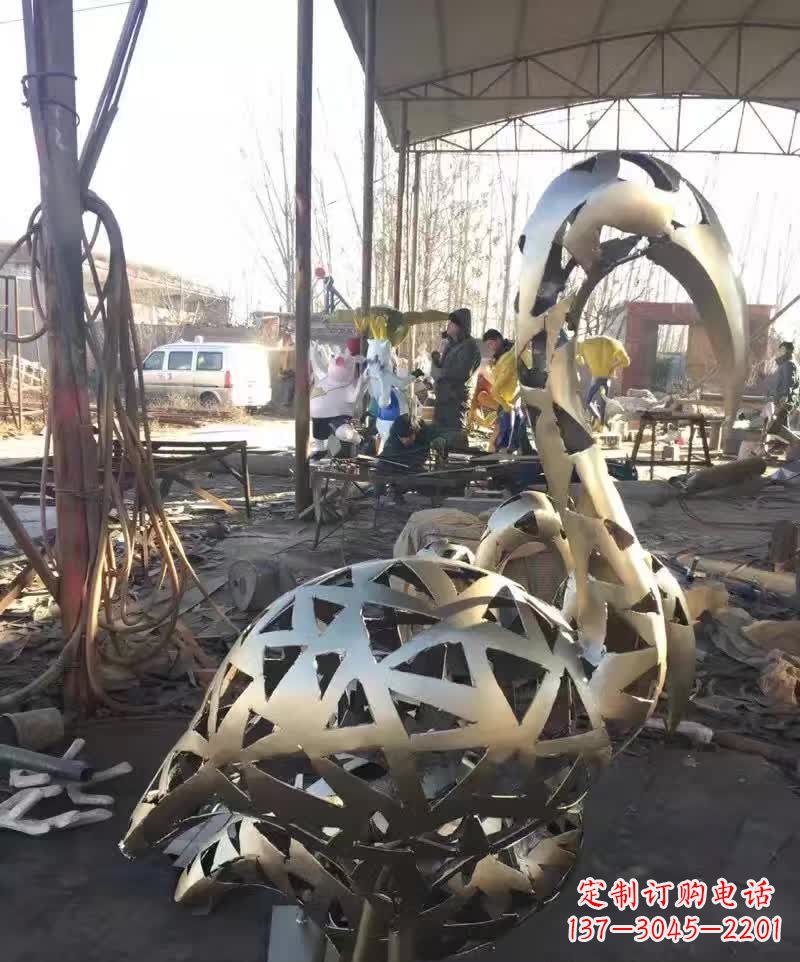 福州不锈钢天鹅雕塑象征着幸福的美好