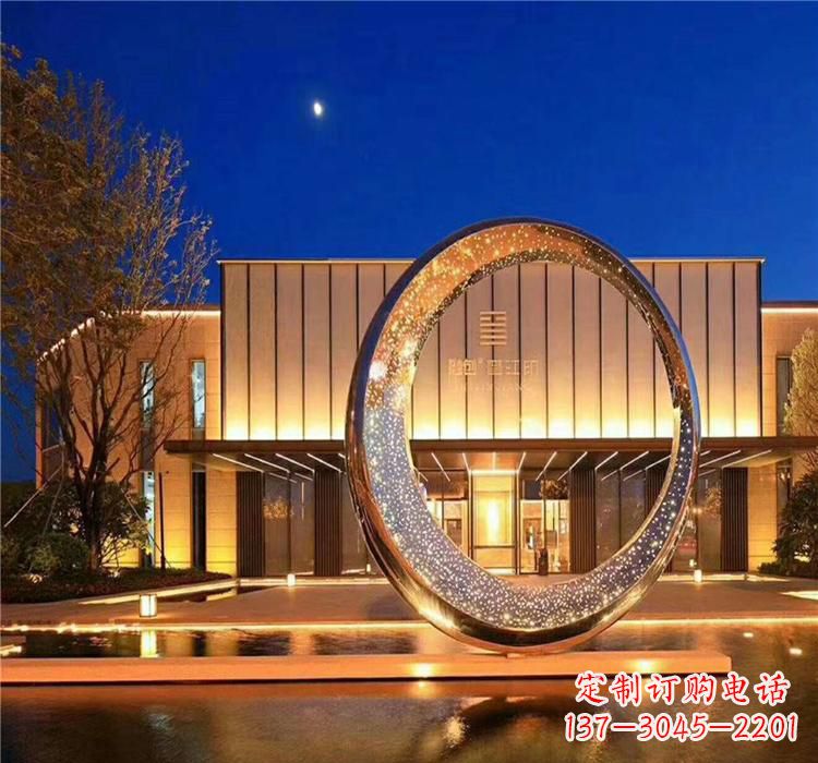 福州不锈钢圆环雕塑给空间增添无限美感