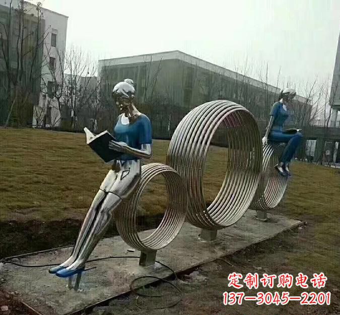 福州圆环读书人雕塑