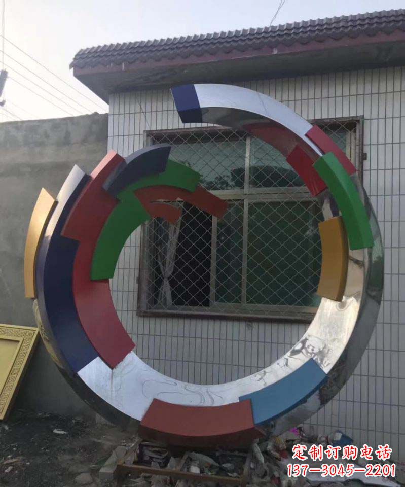 福州绚烂多彩的不锈钢圆环雕塑