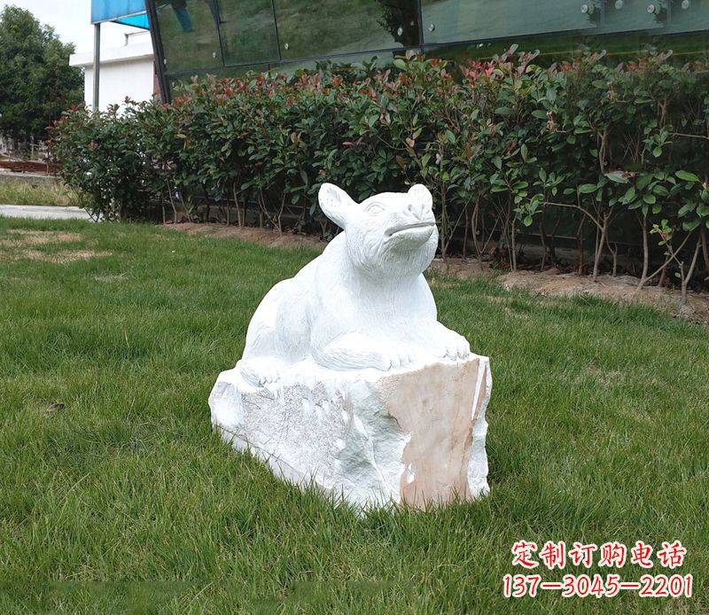 福州草丛狗熊石雕