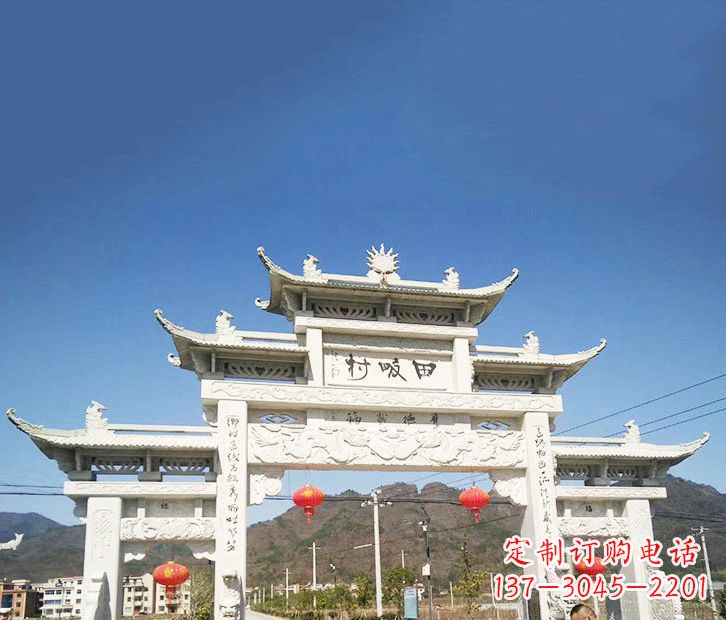 福州村庄的牌坊雕塑