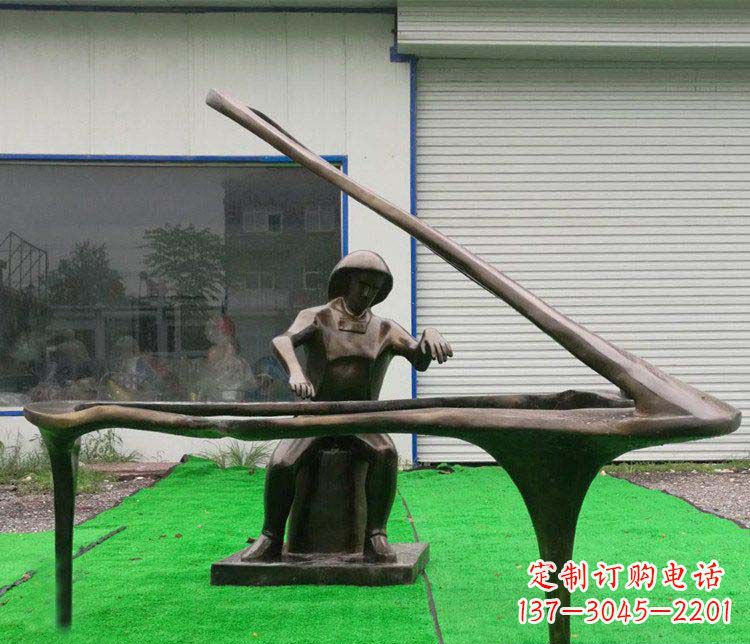 福州公园弹钢琴的抽象人物小品铜雕