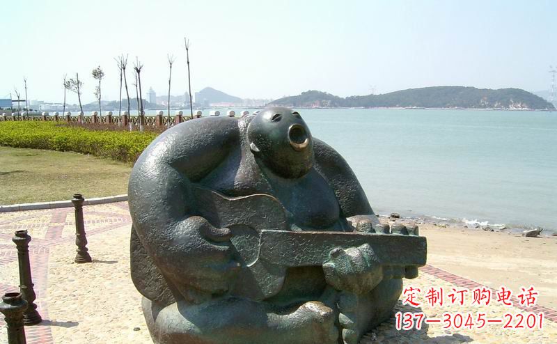 福州音乐驻足,公园弹吉他铜雕