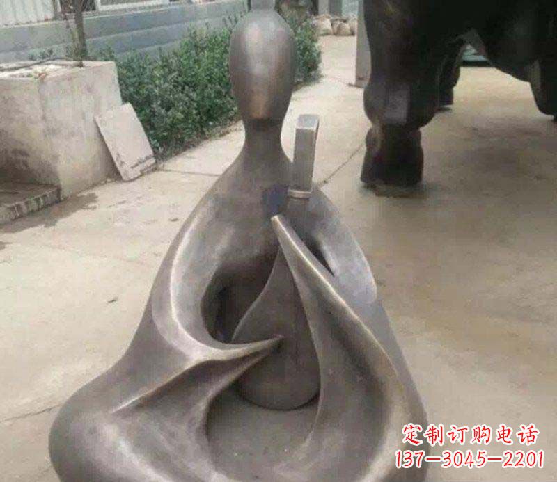 福州抽象景观弹琵琶铜雕