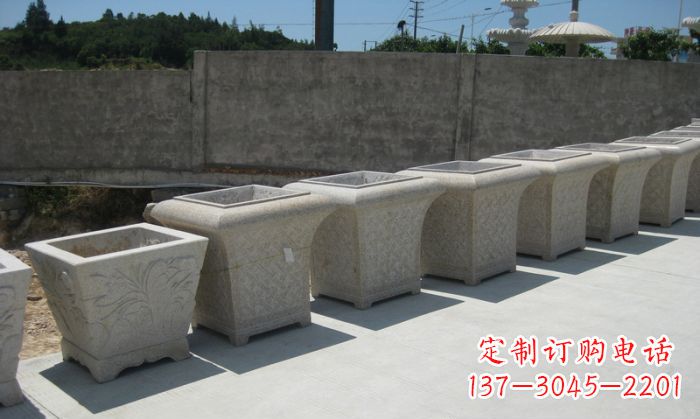 福州大理石花盆石雕 – 在公园展现精美自然风貌