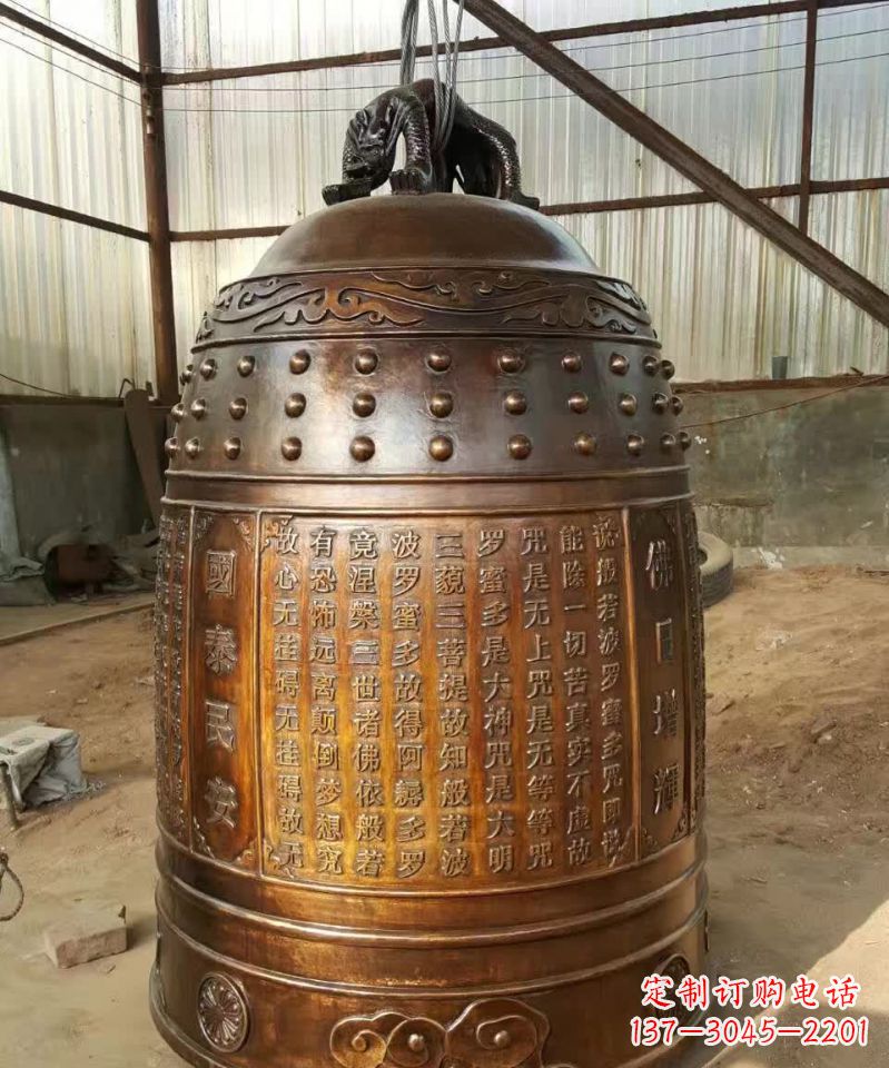 福州古代铜钟雕塑