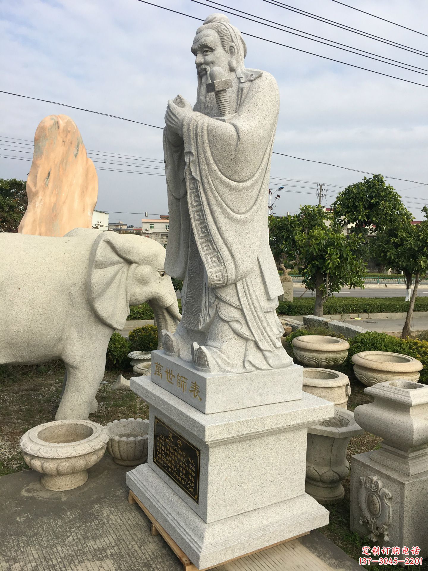 福州古宇湖湿地公园里的孔子雕塑