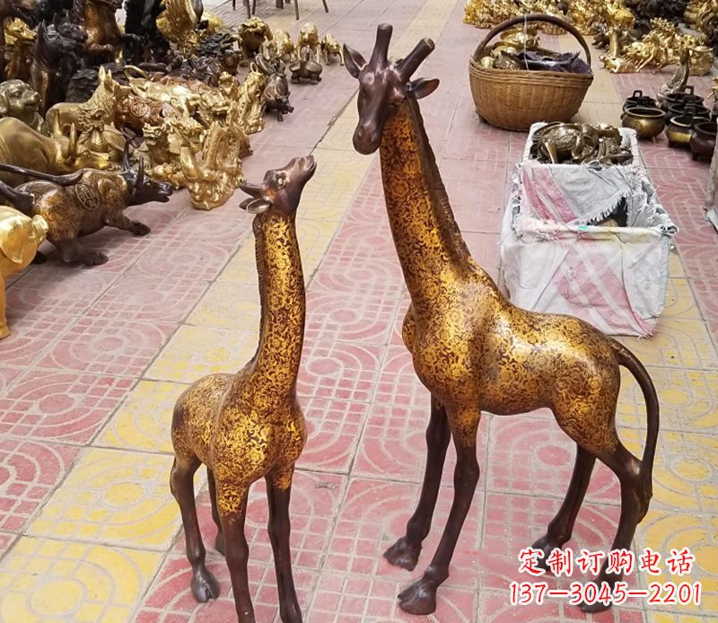 福州铜雕长颈鹿