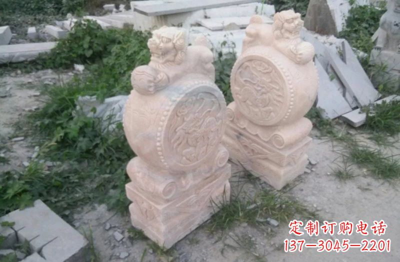 福州晚霞红狮子门墩石雕