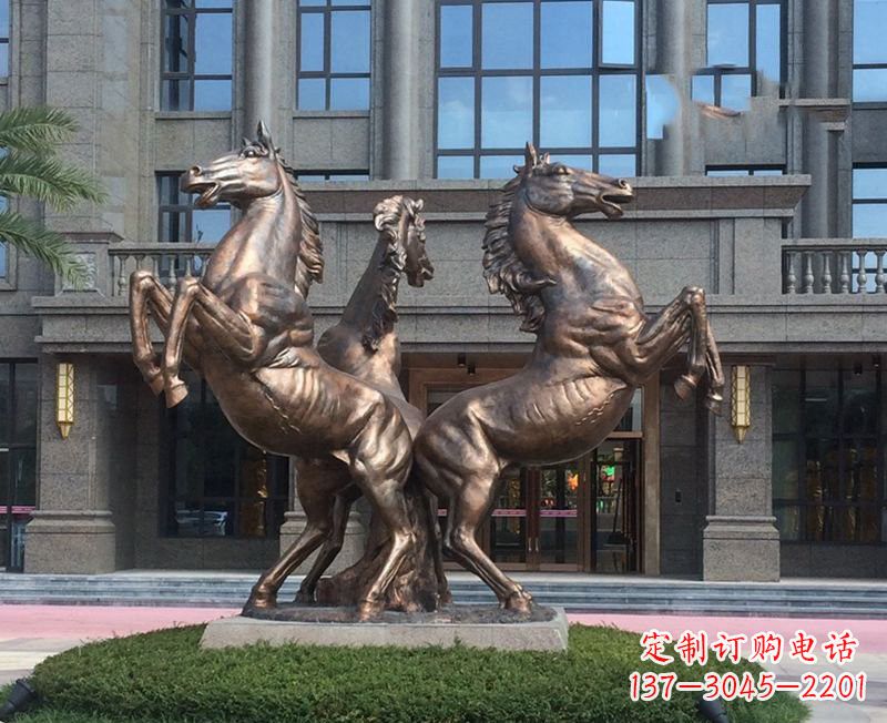 福州小区立马铜雕