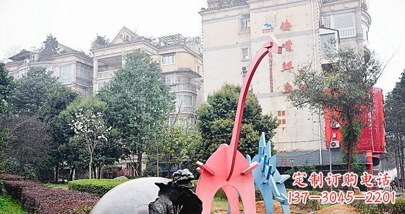 福州小区破壳而出的小恐龙景观铜雕