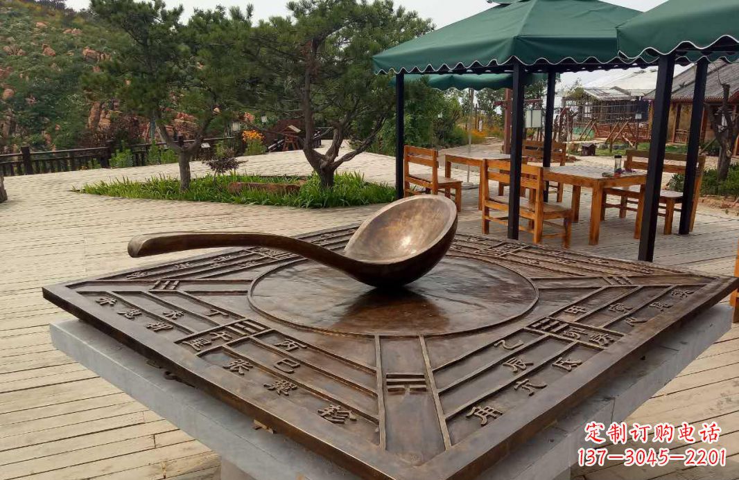 福州校园古代司南铜雕