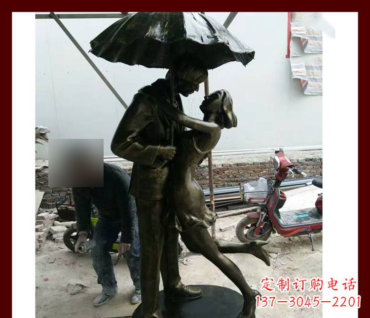 福州雨伞下拥抱的情侣铜雕
