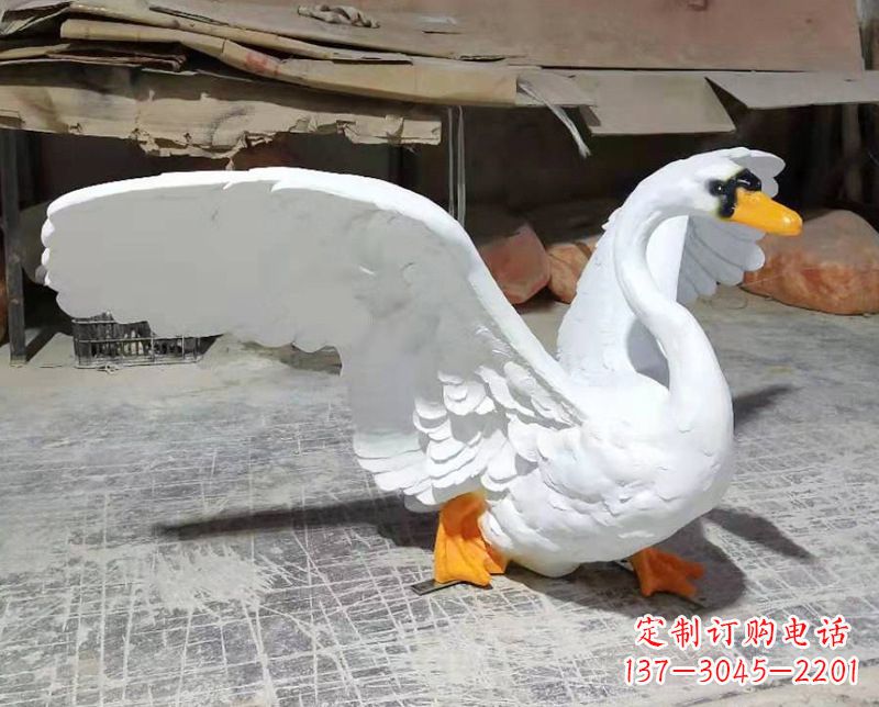 福州展翅翱翔的仿真白天鹅发光款
