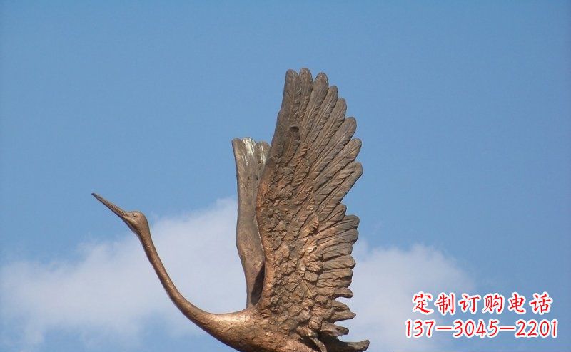 福州展翅高飞的仙鹤动物铜雕