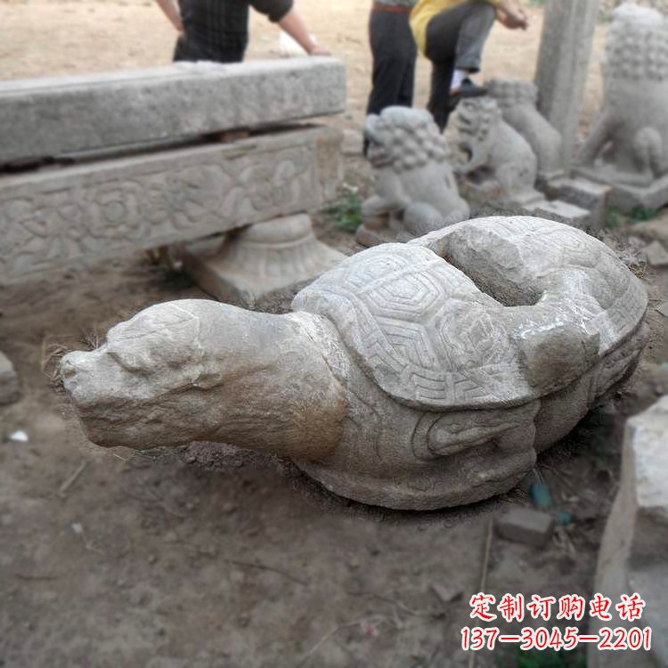 福州朱雀站在赑屃上的石雕