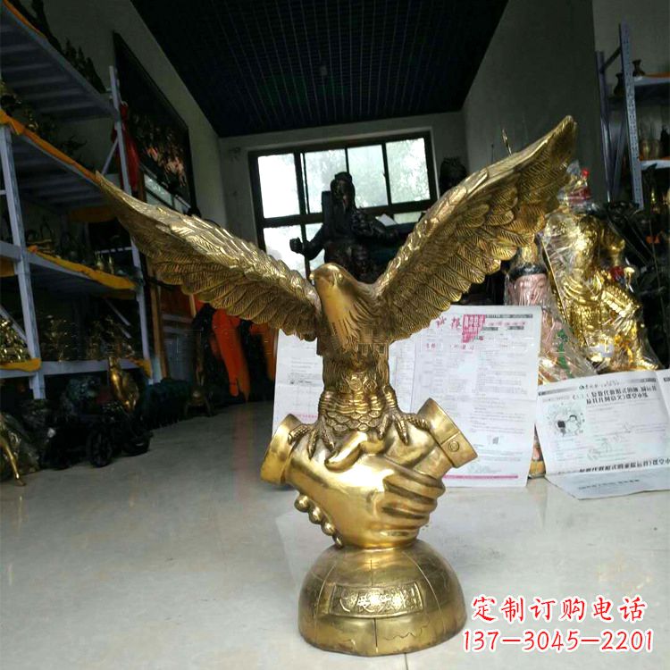 福州铸铜老鹰雕塑大展宏图