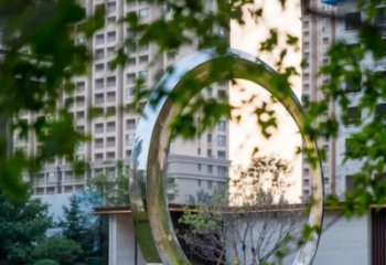福州圆环雕塑-别墅草坪不锈钢镜面大型户外景观圆环雕塑